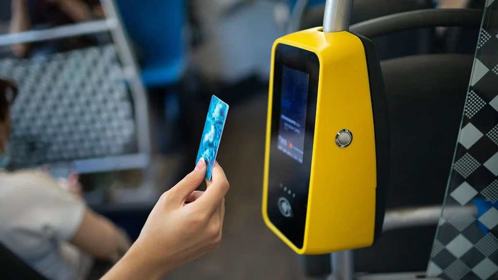 Transport inteligent în Moldova: ce schimbă biletele digitale și plățile rapide pentru logistică